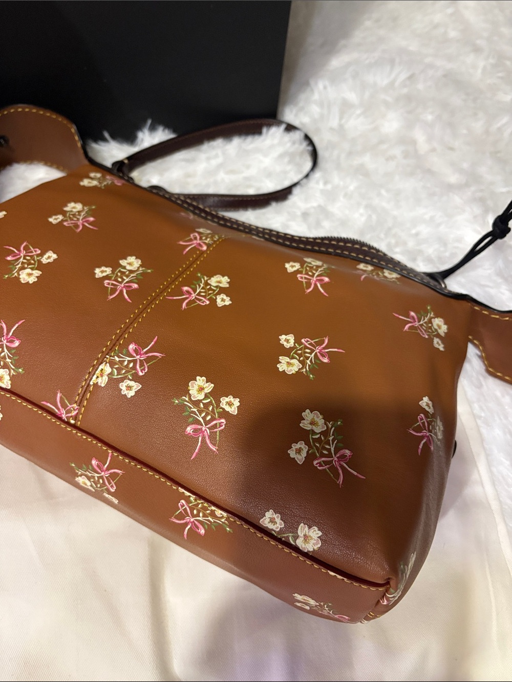 Coach Shoulder Bag in Dusty Rose with Brown Floral Pouch - Picture 2 of 5